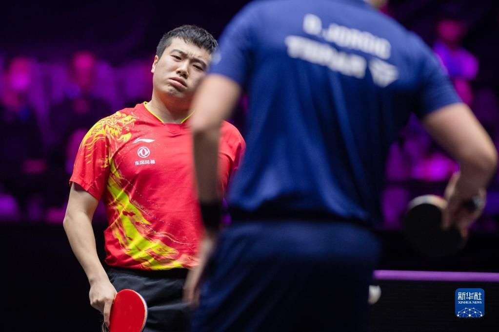 但在场面上 但在场面上