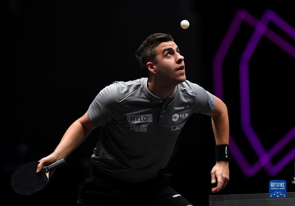 34岁小卡最新照片曝光：赤膊展现完美腹肌 强调减重增肌疑似冲击总冠军