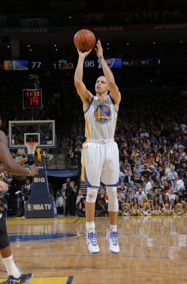 莱万成功甩 莱万成功甩